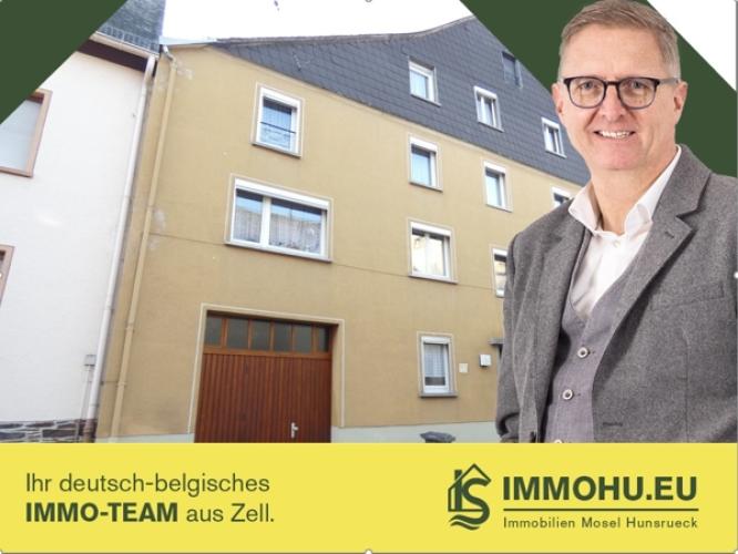 Single-family house with garage and small balcony in the center of Briedel, near Zell / Mosel