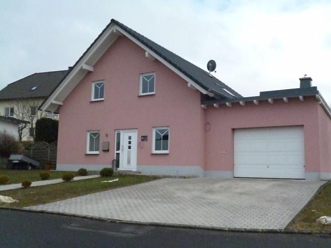 Neuwertiges Einfamilienhaus mit Garten und Garage, Nähe Blankenrath, Husrück