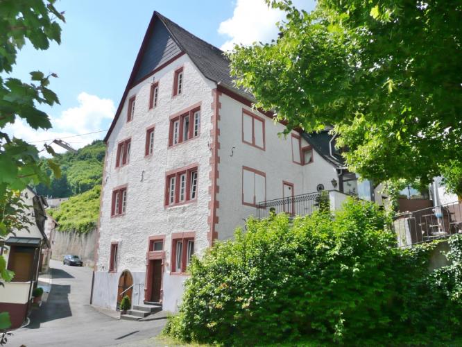 Detached, historic property with nice garden in quiet location by the vineyards, Alf, Mosel