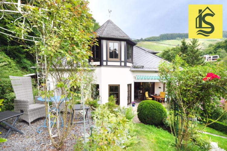 Well-kept residential and commercial building in the fantastic forest location of Zell, Mosel