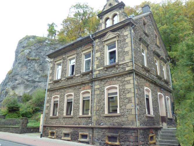 Villa met 3 appartementen (moeten worden gemoderniseerd) in centrum van Idar-Oberstein, Hunsruck