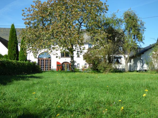Groot landhuis met prachtige tuin en bijgebouwen, Reidenhausen nabij Blankenrath, Hunsruck
